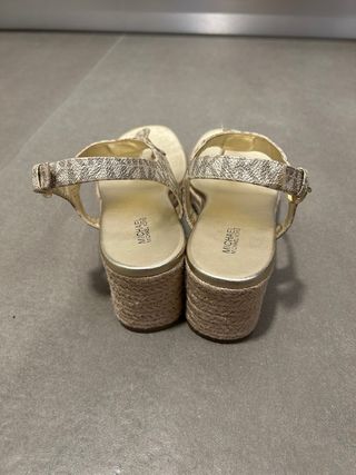Sandalias Michael Kors doradas