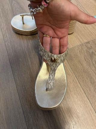 Sandalias Michael Kors doradas