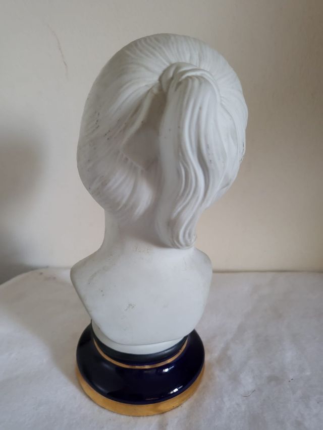 Busto de porcelana biscuit