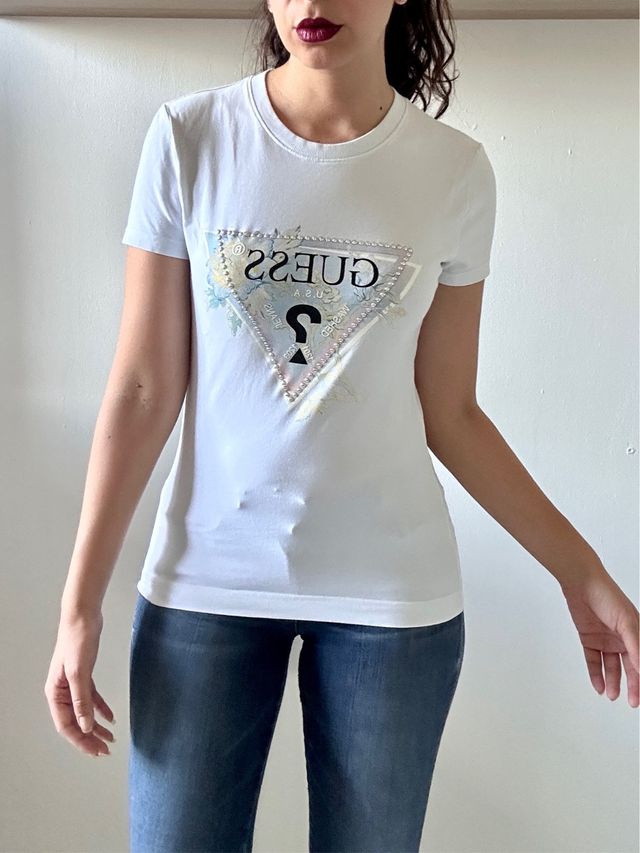 Camiseta GUESS blanca con pedrería