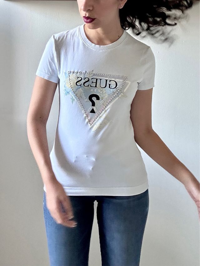 Camiseta GUESS blanca con pedrería