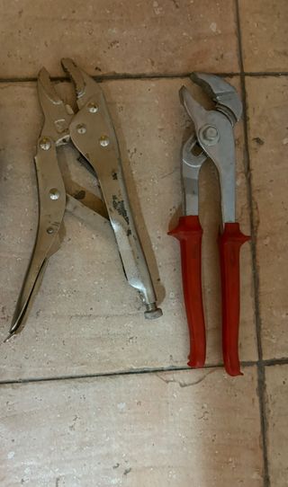 Pinze: 1 pinza a pappagallo & 1 pinza regolabile