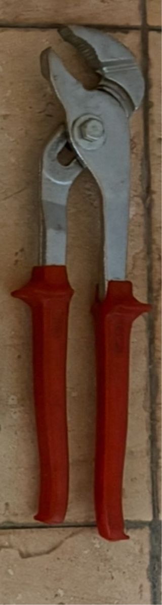 Pinze: 1 pinza a pappagallo & 1 pinza regolabile