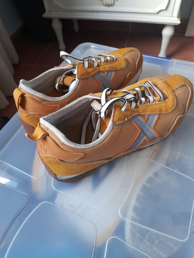Zapatillas deportivas marrón-naranja