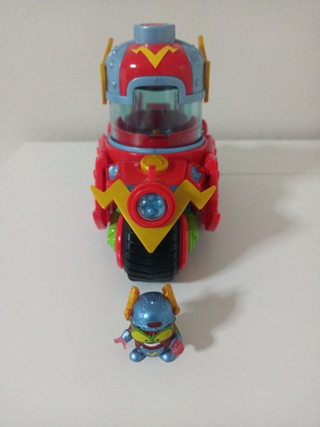 SuperThings Coche y Figura