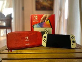 Nintendo Switch OLED bianco