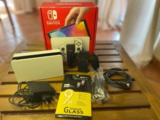 Nintendo Switch OLED bianco