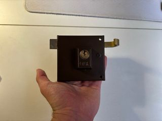 Cerradura Yale sobreponer