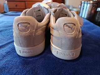 Zapatillas Puma beige mujer con lazo.
