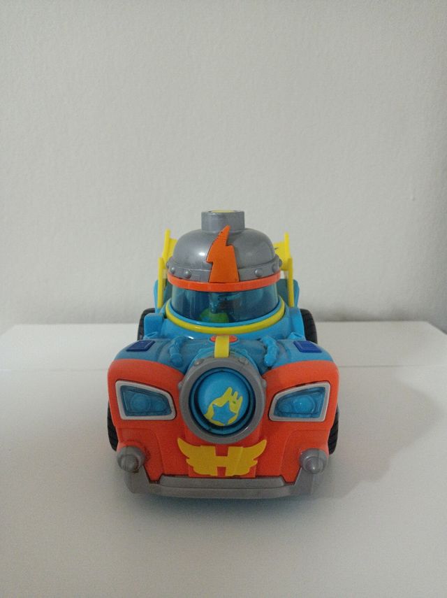 Coche SuperThings con figura