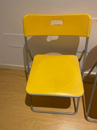 Sillas plegables Ikea amarillas