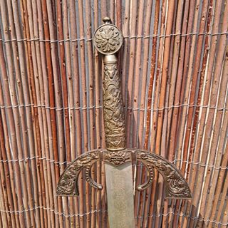 Espada antigua decorativa