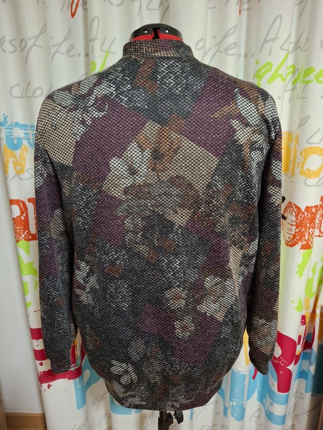 Chaqueta bomber negra y morada