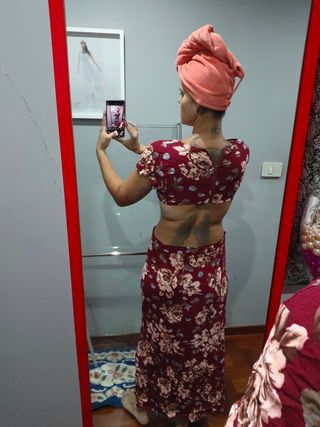 Vestido largo rojo floral