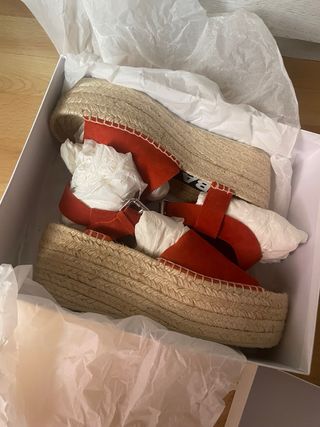 Alpargatas color teja/naranja Bimba y Lola