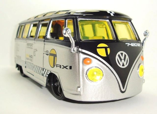 VOLKSWAGEN SAMBA TAXI CUSTOM MAISTO ESCALA 1:25