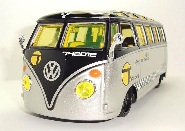 VOLKSWAGEN SAMBA TAXI CUSTOM MAISTO ESCALA 1:25