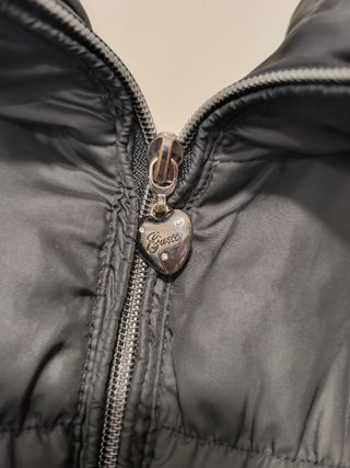 Chaqueta negra Guess