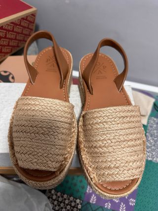 Sandalias Popa plataforma beige