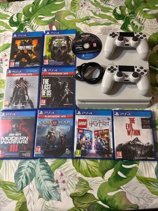 PS4 (PlayStation 4) White + 2 controller + 9 giochi