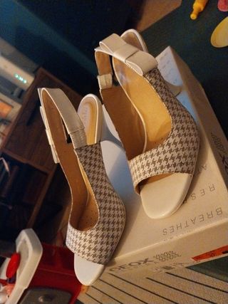 Sandali Geox beige/bianco