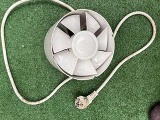 Ventilador blanco de plástico