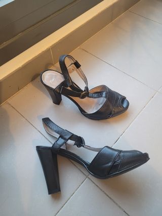 Zapatos Bata negros, talla 38
