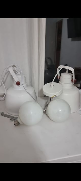 2 Lámparas colgantes blancas