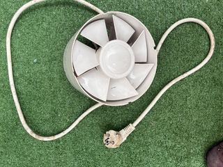 Ventilador blanco de plástico