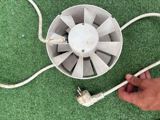 Ventilador blanco de plástico