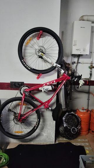 Bicicleta montaña GT roja