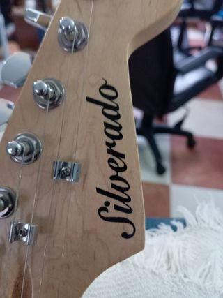Guitarra eléctrica Silverado + Amplificador