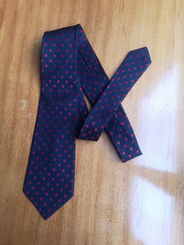 Corbata Hurtado - lunares rojos