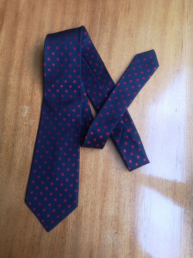 Corbata Hurtado - lunares rojos
