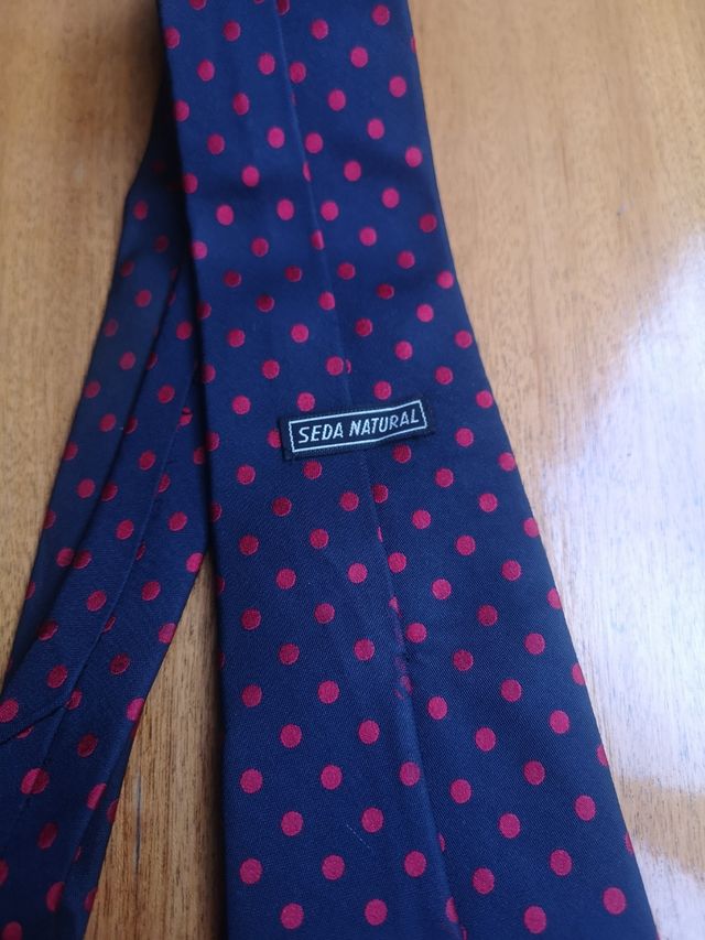Corbata Hurtado - lunares rojos