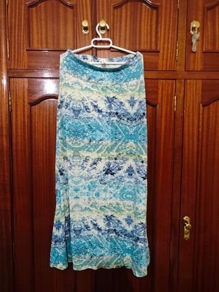Falda larga azul y blanca