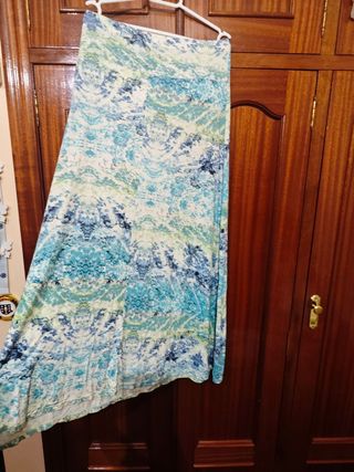 Falda larga azul y blanca