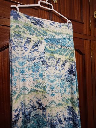 Falda larga azul y blanca