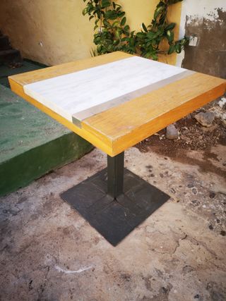 Mesa madera-mármol, base hierro