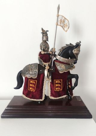Figura caballero medieval a caballo 