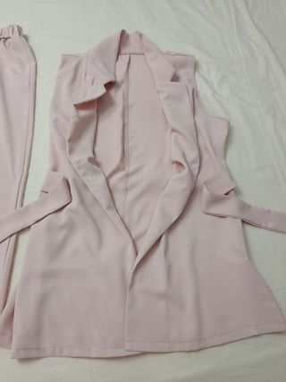 Conjunto pantalón y chaleco rosa