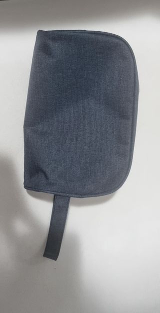 Pochette da viaggio blu scuro