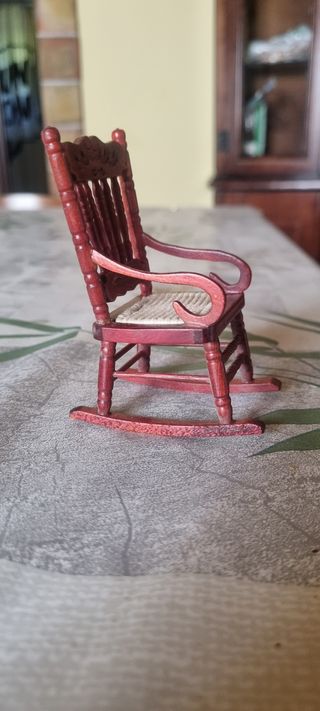 Sedia a dondolo in miniatura