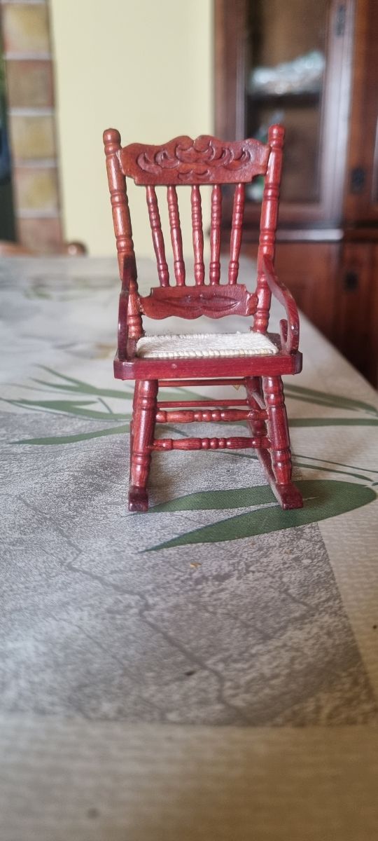 Sedia a dondolo in miniatura