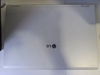 Portátil LG E500 