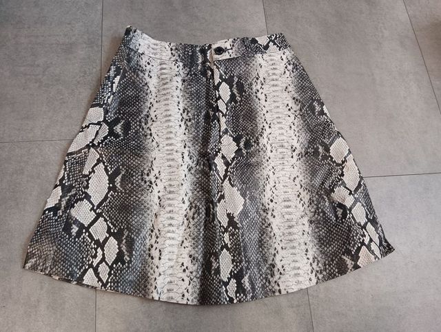 Falda Stradivarius serpiente