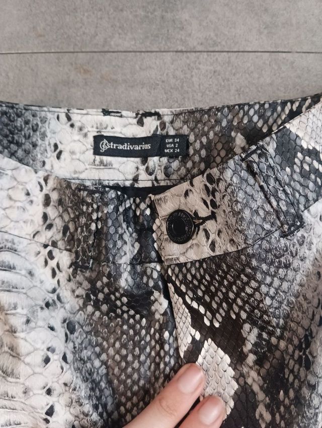 Falda Stradivarius serpiente