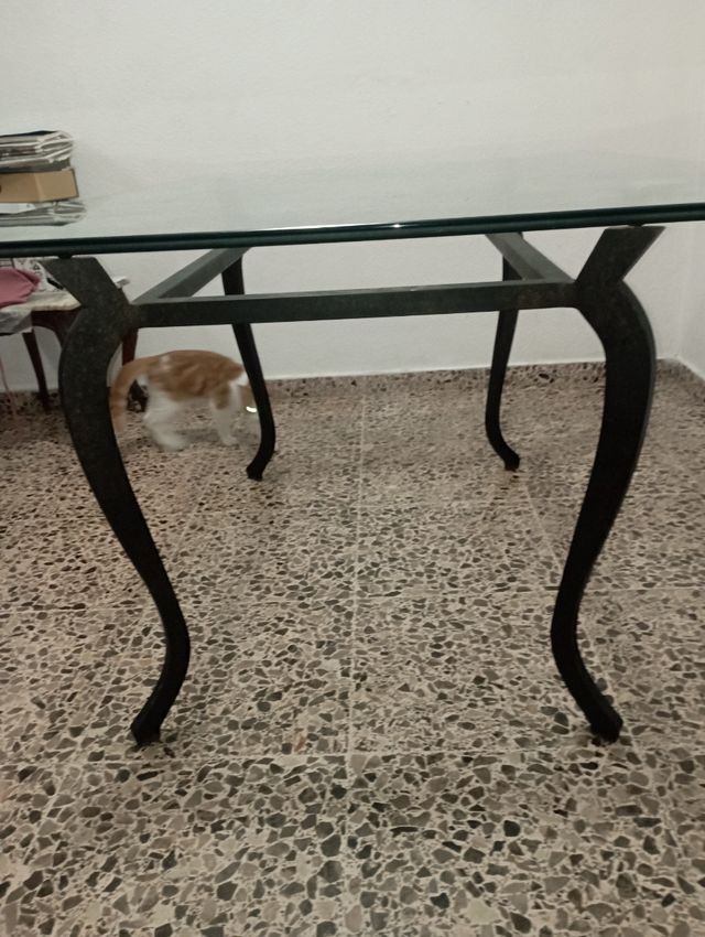 Mesa cristal y metal negra