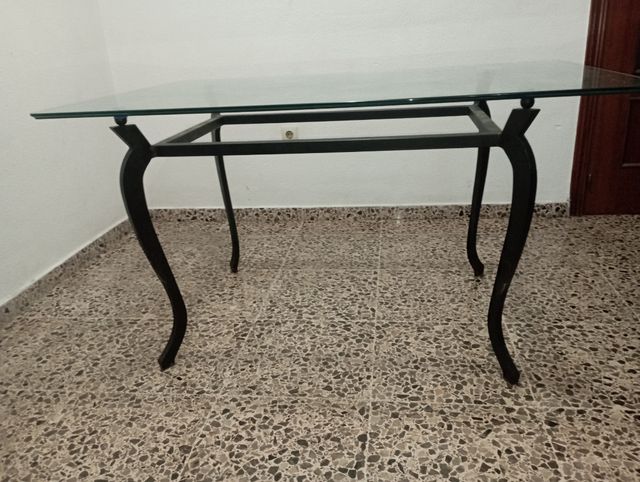 Mesa cristal y metal negra