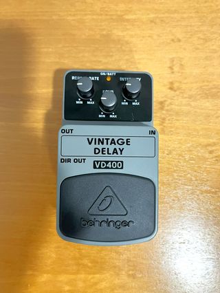 Pedal de efectos Behringer Vintage Delay VD400